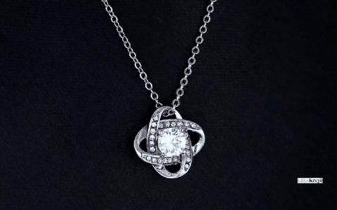 👑 Crown of Love Necklace – Dad to Daughter Gift
